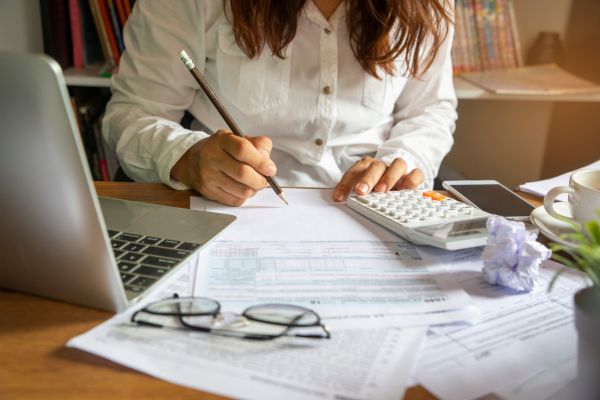 A person reviewing their installment agreement documents.