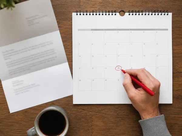 Marking the 30-day response deadline on a calendar next to an IRS notice